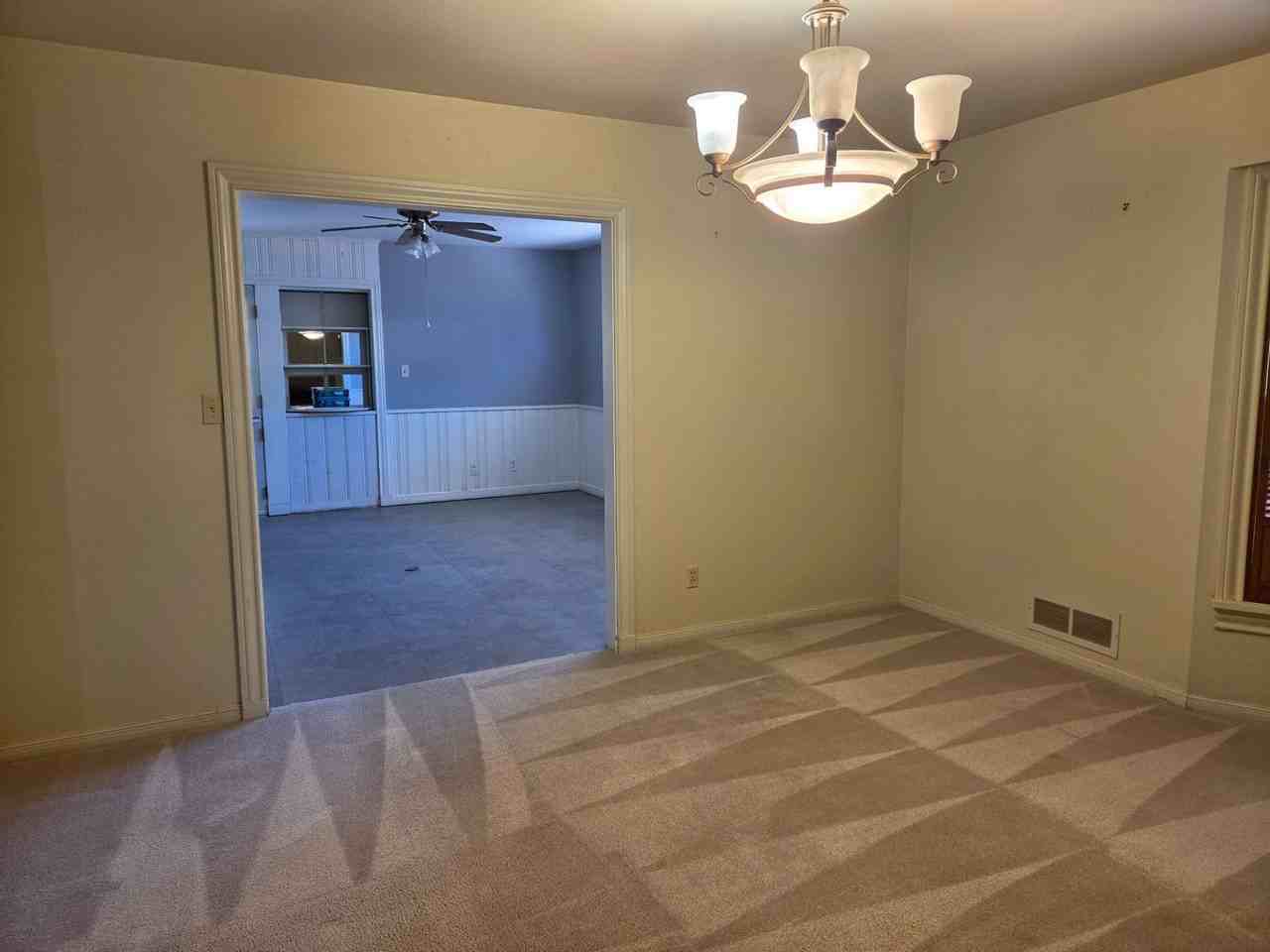 1107 S Yates St - Photo 5 of 22