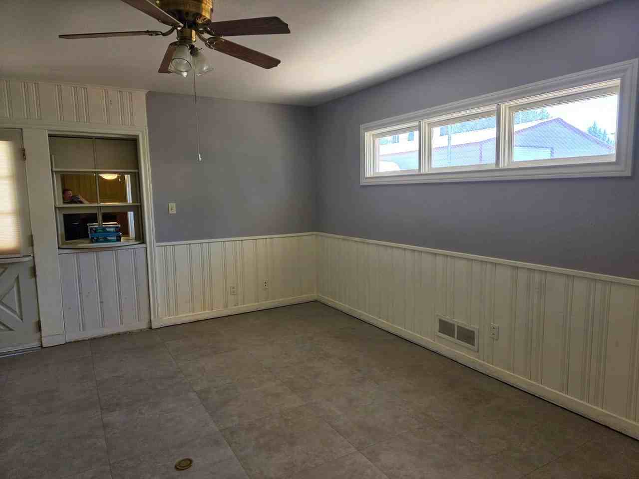1107 S Yates St - Photo 7 of 22