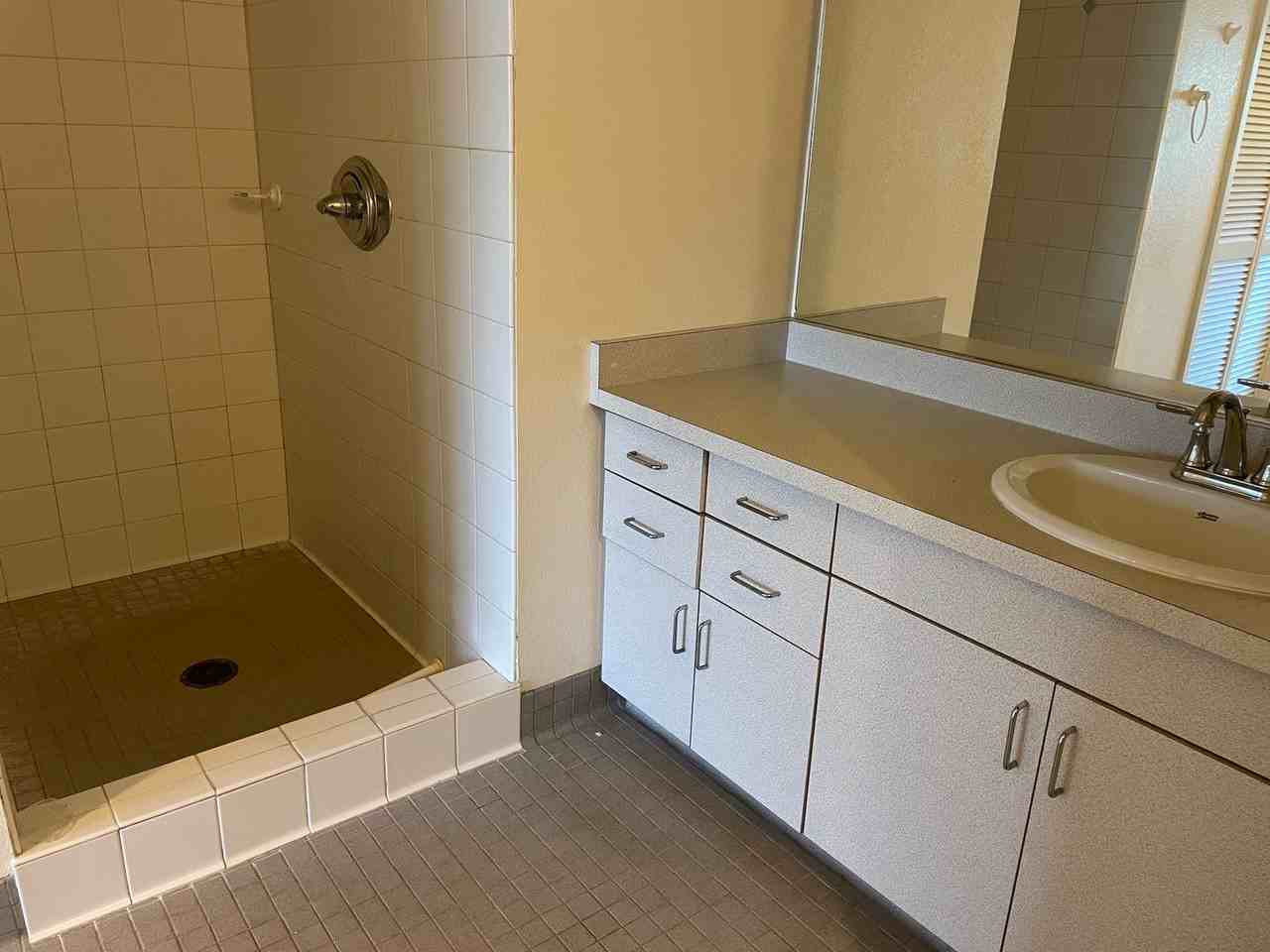 545 Queen St #330 - Photo 4 of 8
