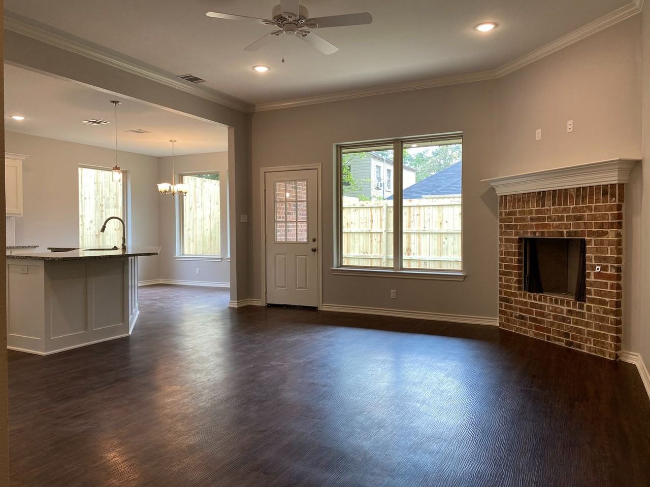 307 E Ford St - Photo 3 of 23