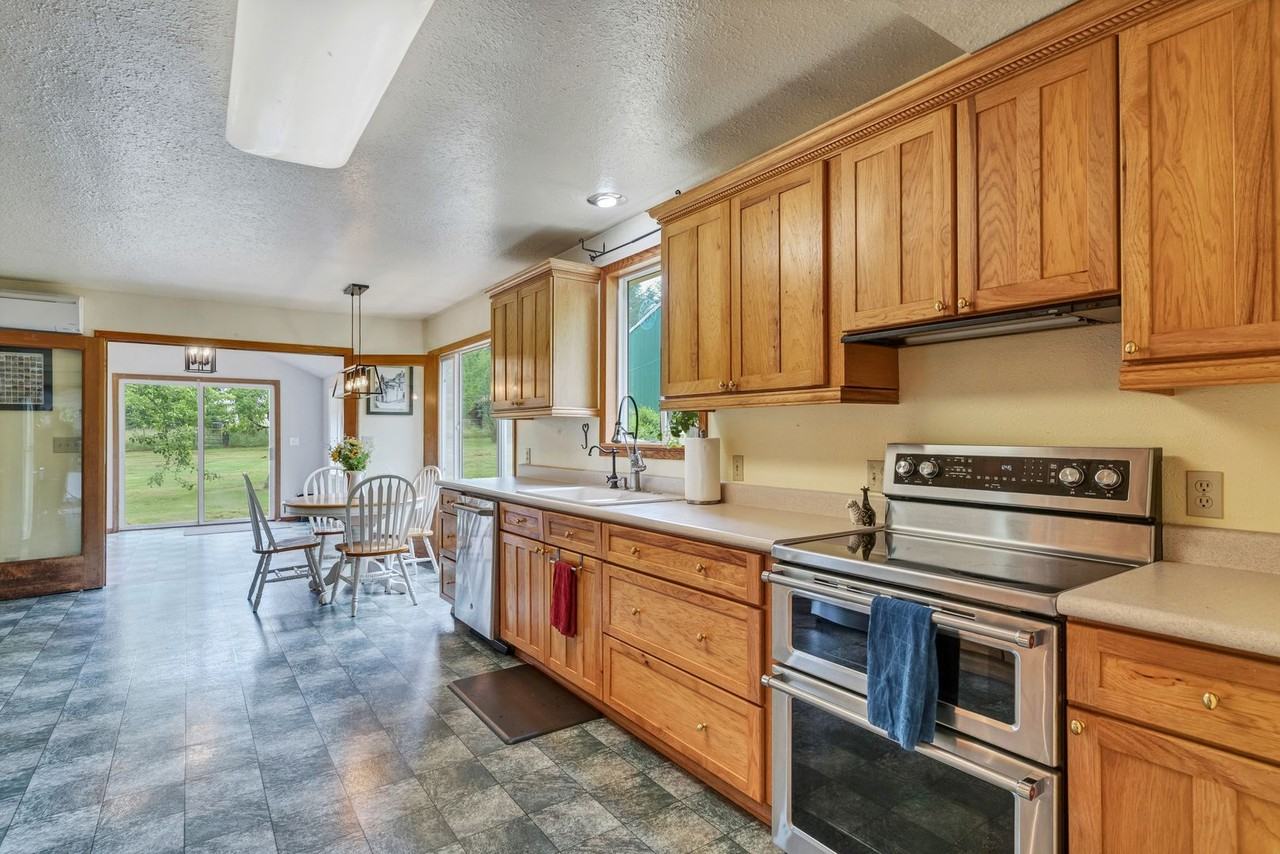 3194 Crooked Finger Rd Ne - Photo 5 of 47