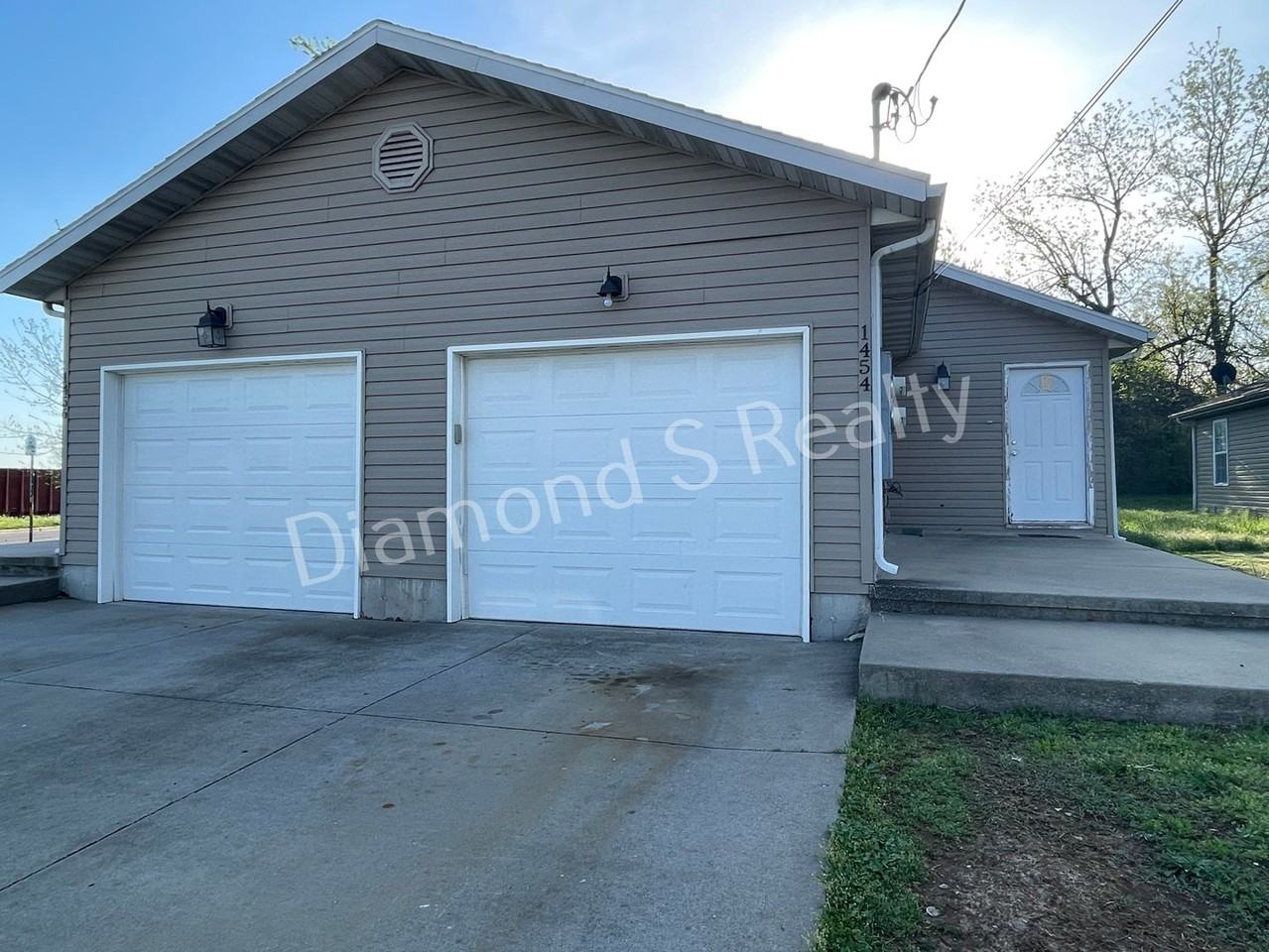 1454 N Ethyl Ave - Photo 2 of 9