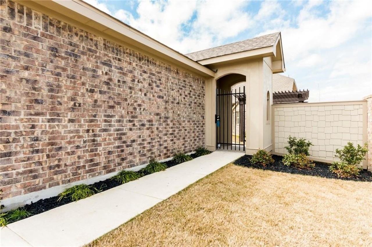 2104 Pindos Pony Way - Photo 4 of 31