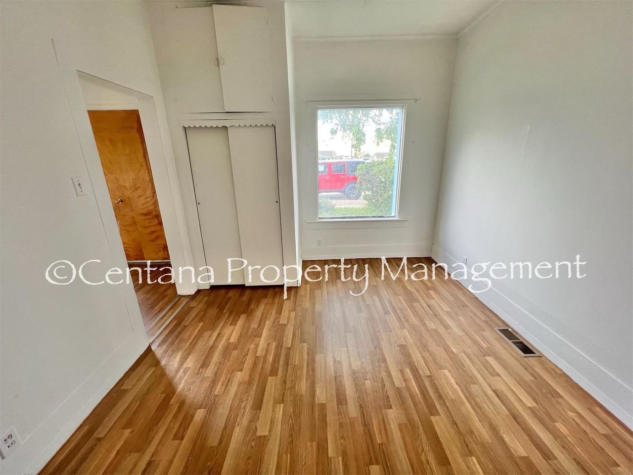 1021 E Commercial Ave - Photo 6 of 14