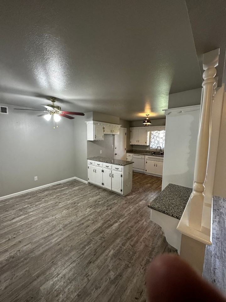 1317 Sw 68th St - Photo 5 of 39