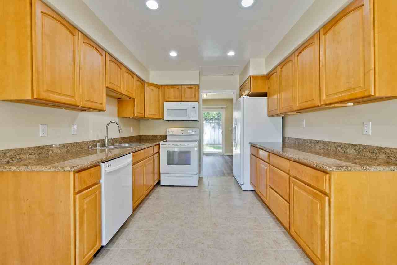 1521 Willowhaven Ct - Photo 4 of 37