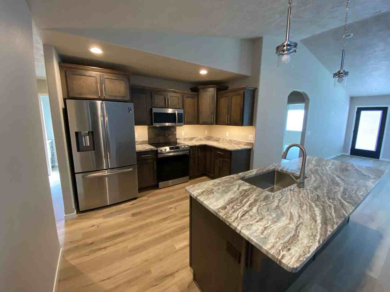 2607 E Sunburst Dr - Photo 2 of 17
