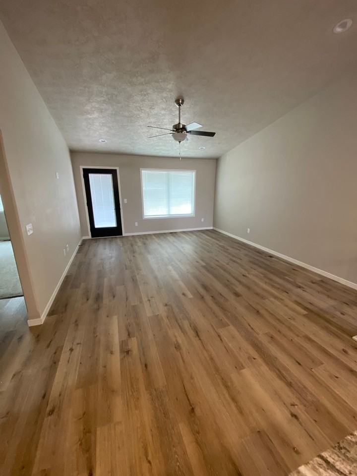 2607 E Sunburst Dr - Photo 4 of 17