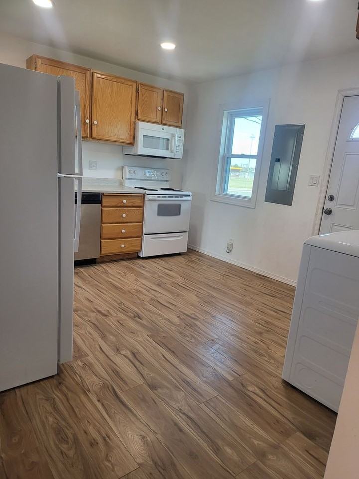 1003 W Cascade Ave - Photo 6 of 13