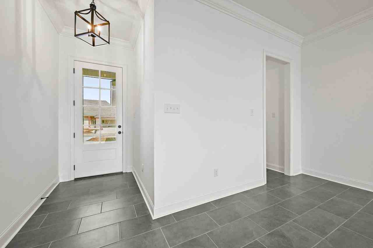 38405 Parliament Dr - Photo 2 of 20