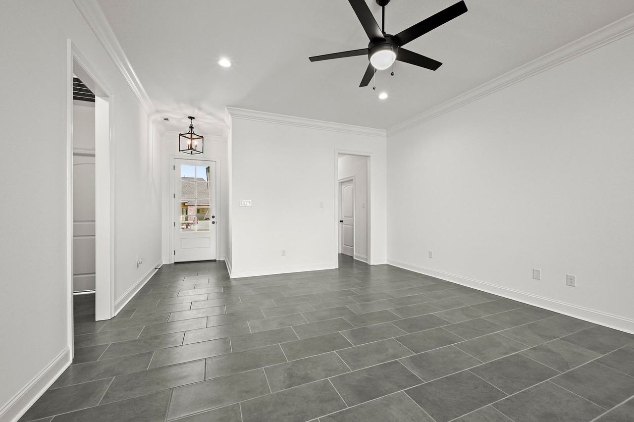 38405 Parliament Dr - Photo 3 of 20