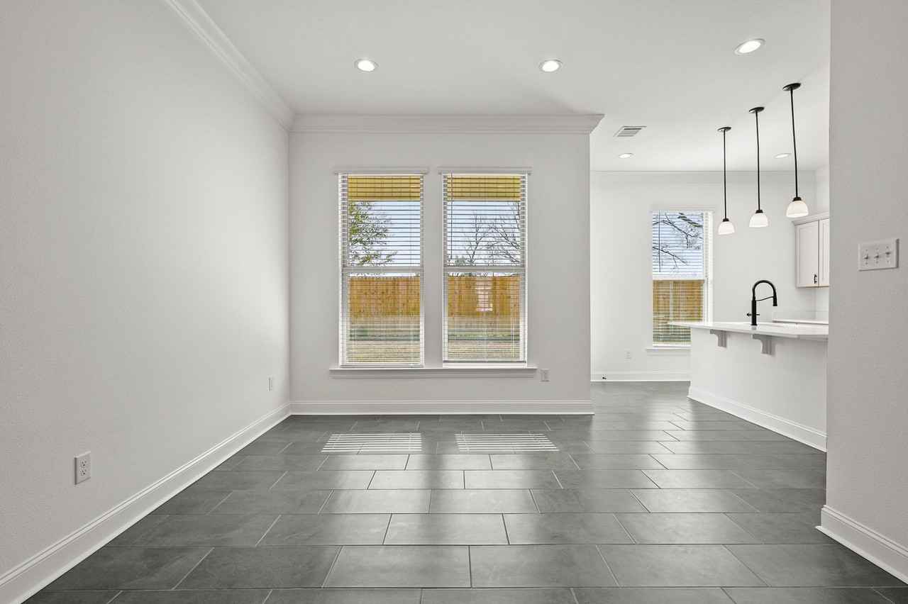 38405 Parliament Dr - Photo 4 of 20