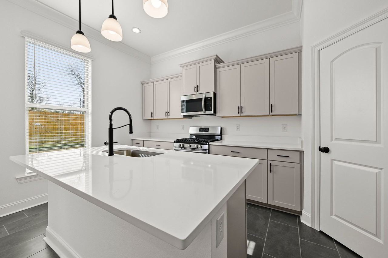 38405 Parliament Dr - Photo 6 of 20