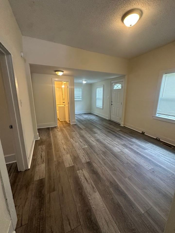 718 Queen St - Photo 7 of 21