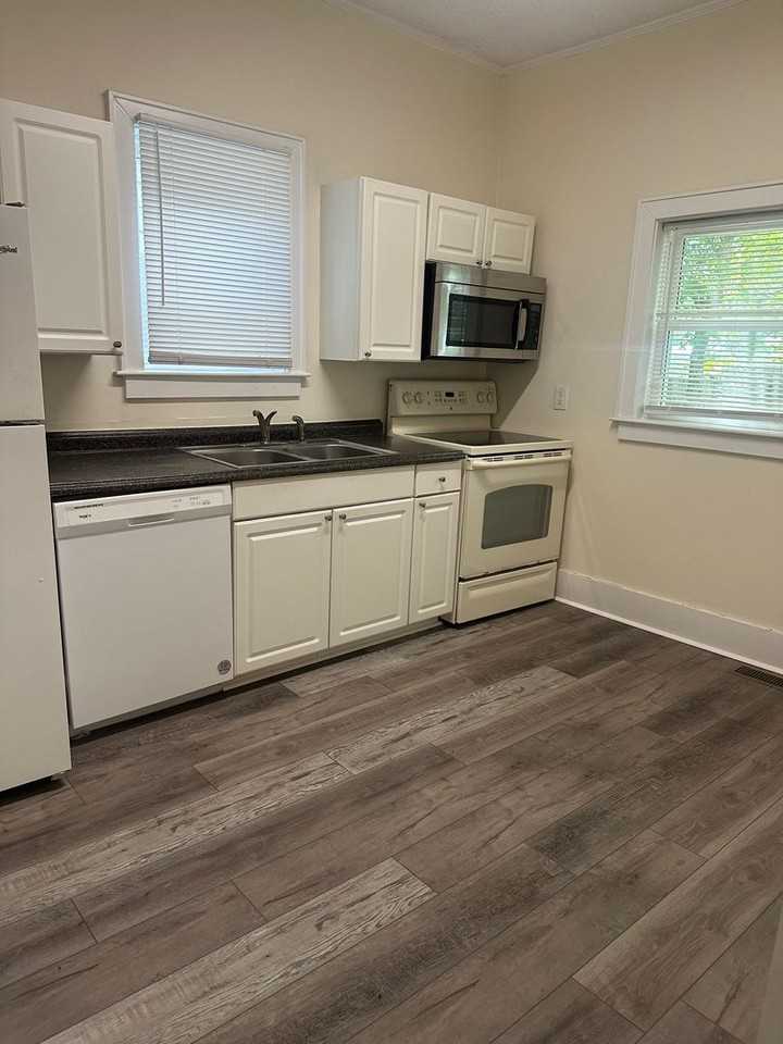 718 Queen St - Photo 5 of 21