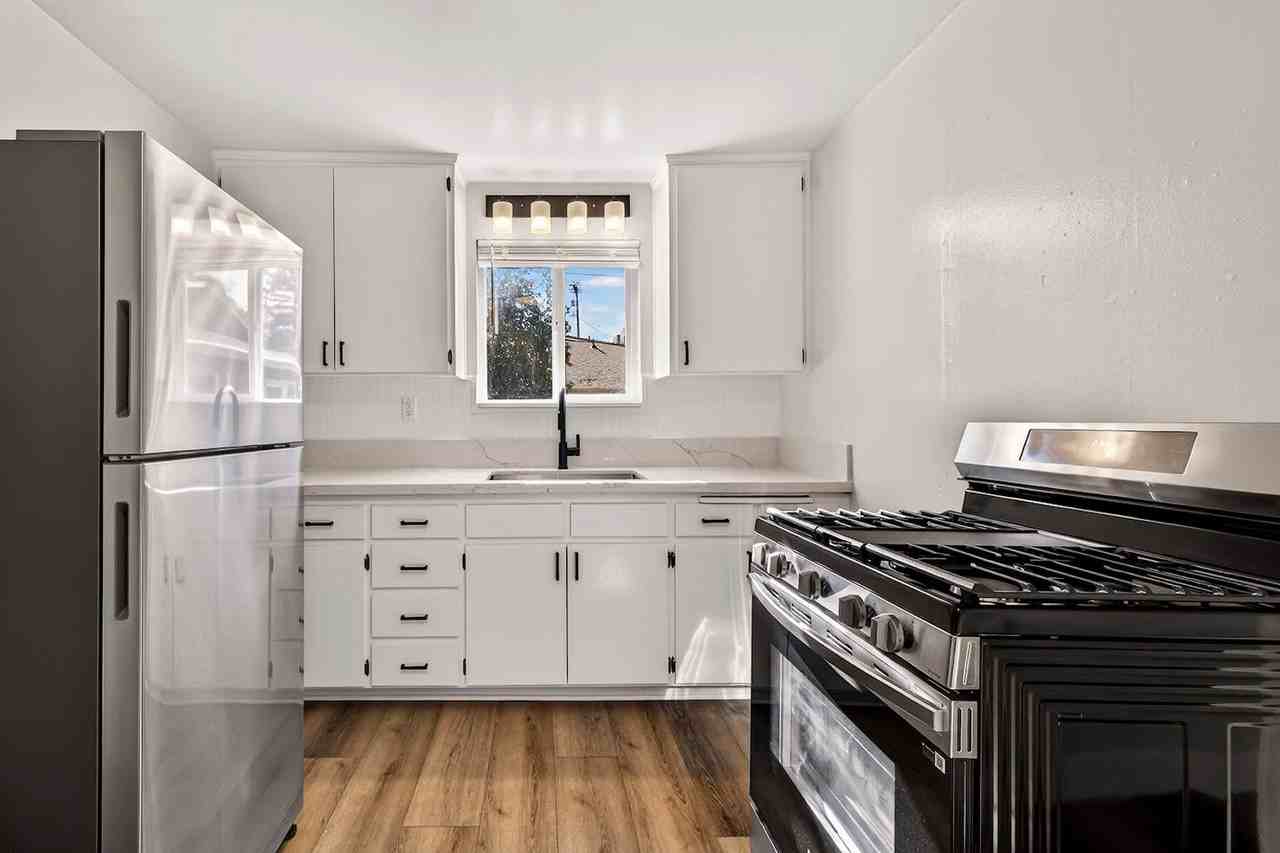 1128 W 5th St - Photo 6 of 17