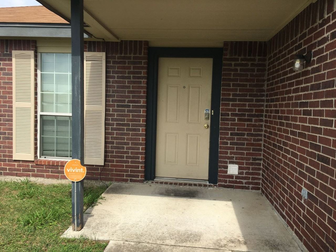 5817 Medina Dr - Photo 2 of 17