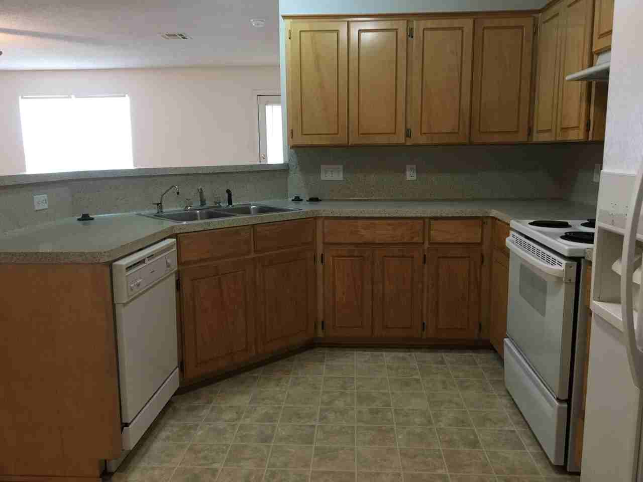 5817 Medina Dr - Photo 6 of 17