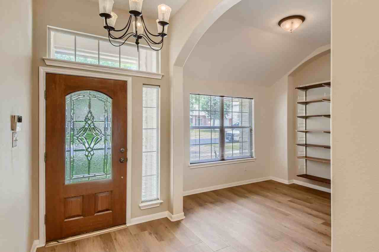 116 Copperwood Loop - Photo 4 of 27
