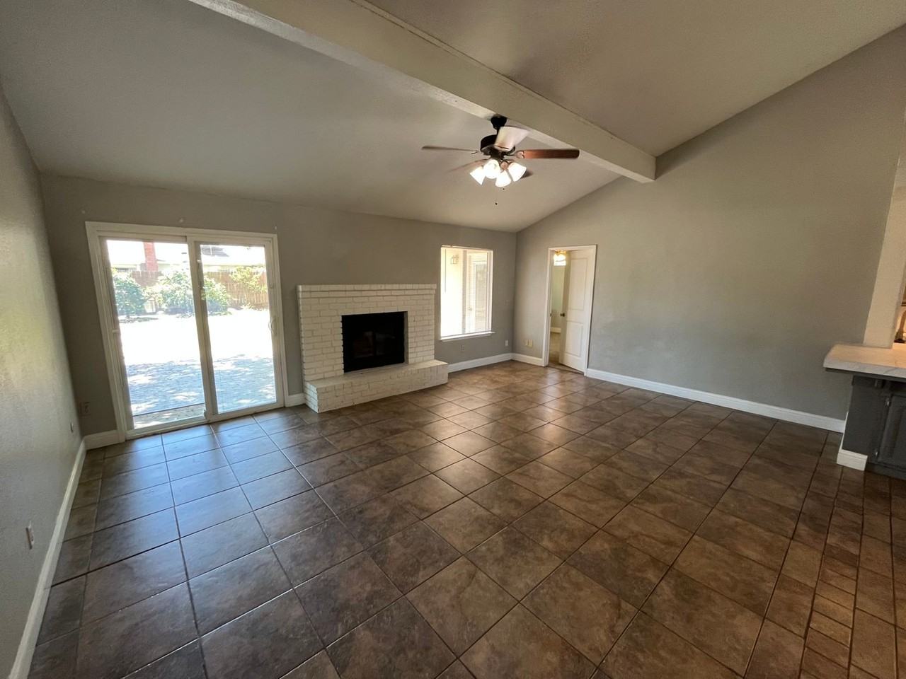 4907 W Howard Ave - Photo 4 of 24