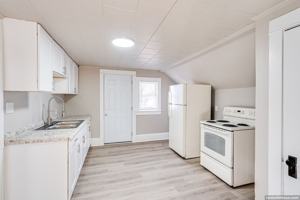 featured image of 745 Racine St