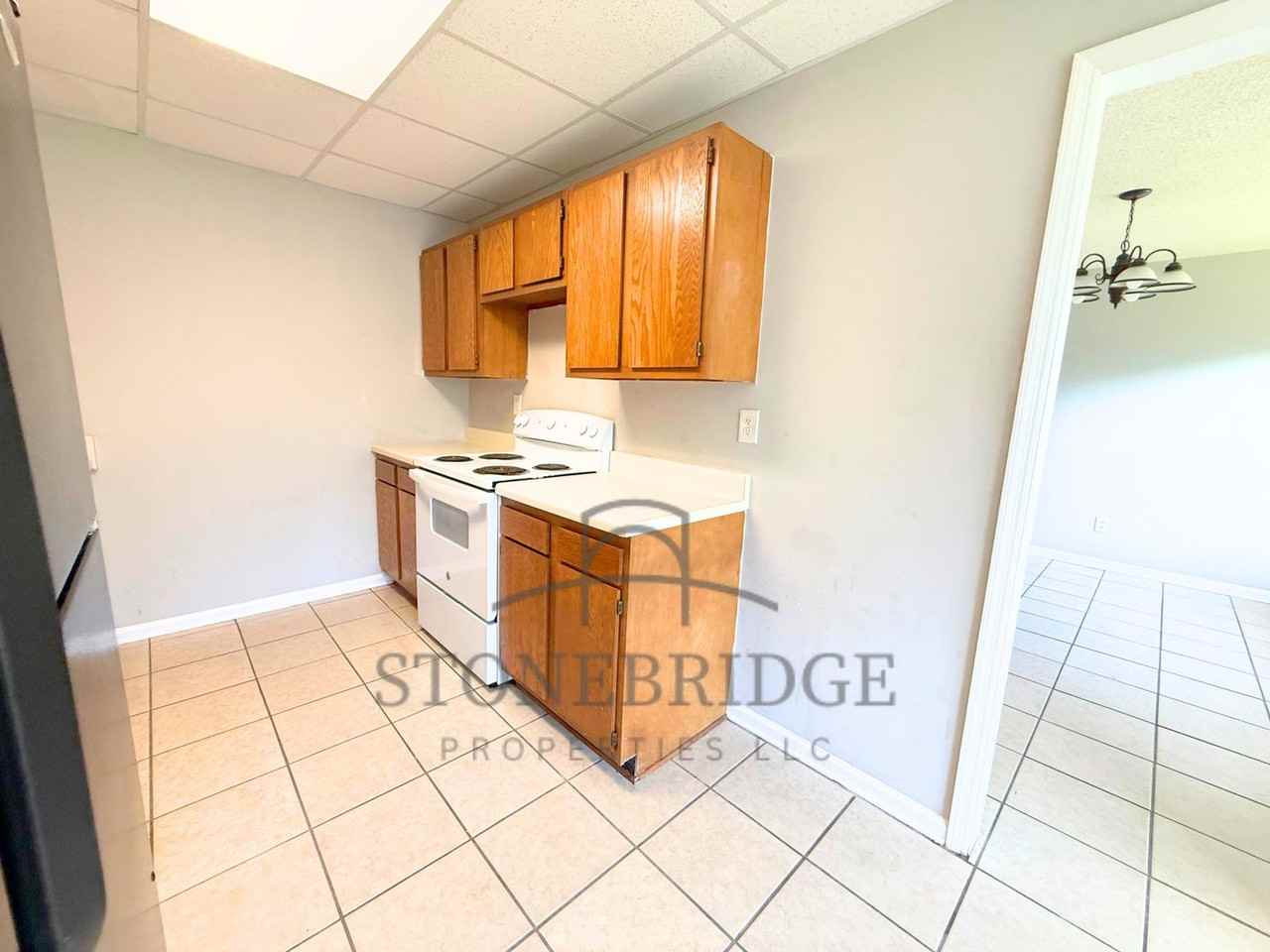 302 Hillsboro Ln - Photo 2 of 10