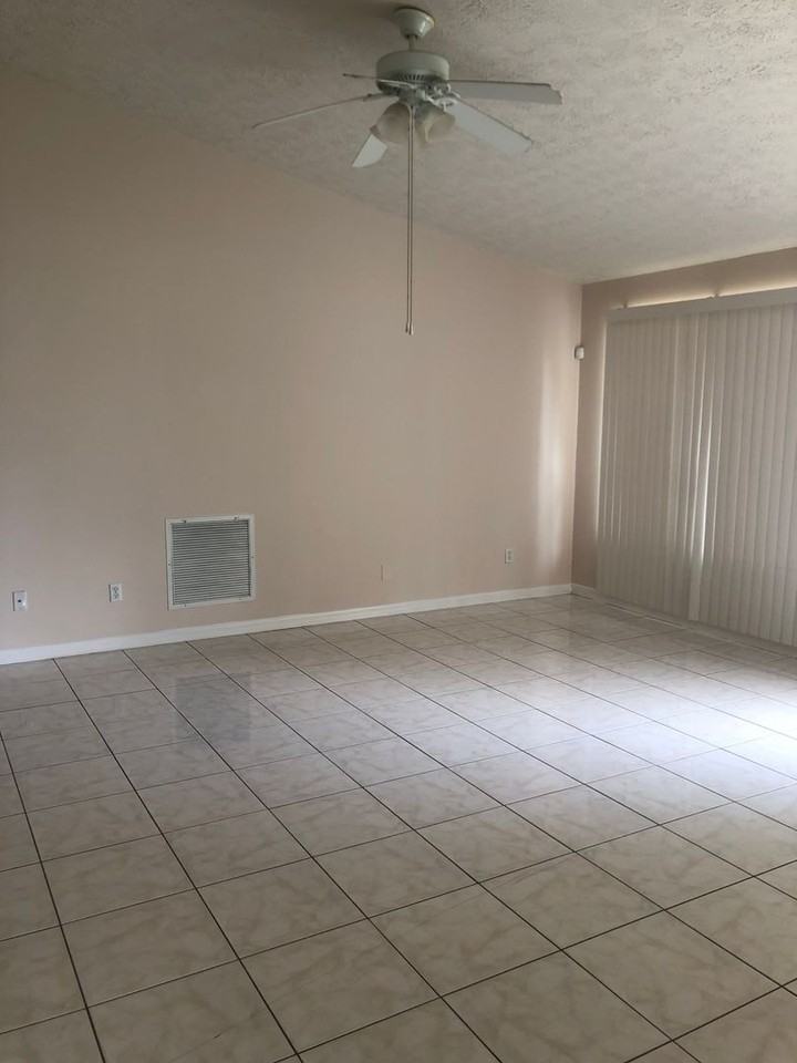 2242 Se Master Ave - Photo 5 of 15