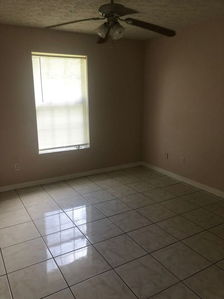 2242 Se Master Ave - Photo 6 of 15