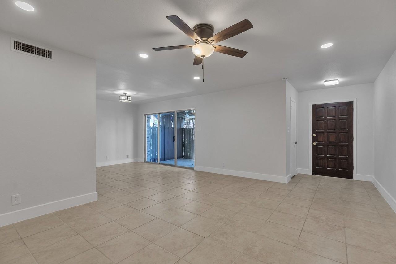 100 Royal Way Dr - Photo 3 of 27