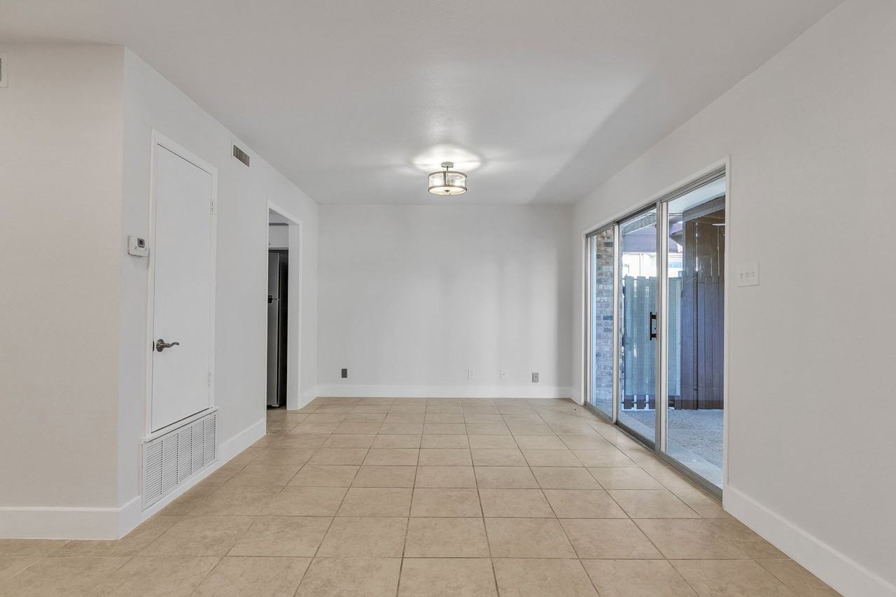 100 Royal Way Dr - Photo 4 of 27