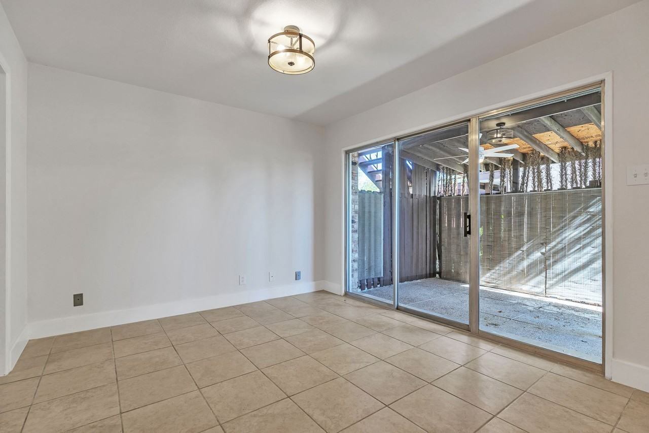 100 Royal Way Dr - Photo 5 of 27