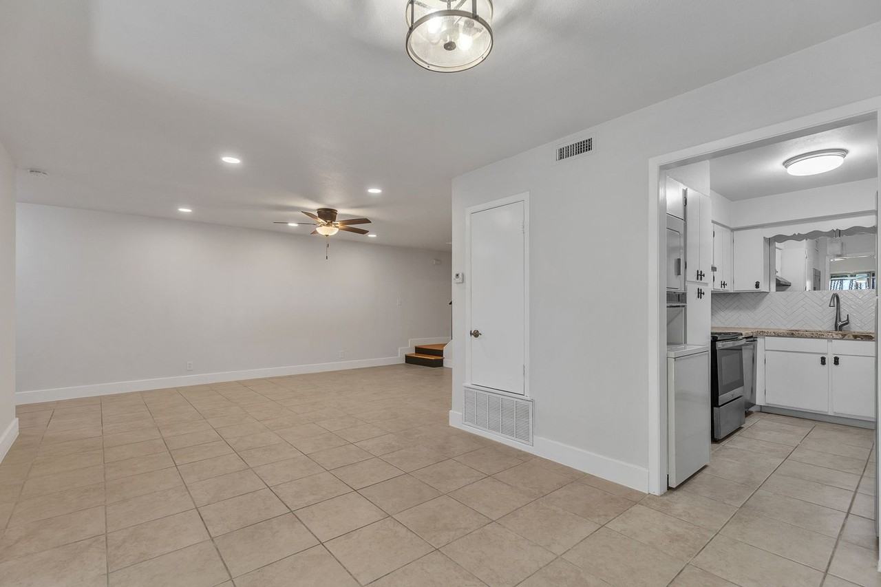 100 Royal Way Dr - Photo 6 of 27