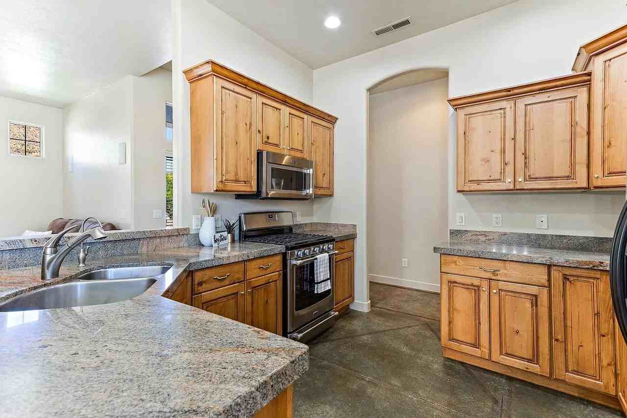 538 S 1360 W St - Photo 6 of 18