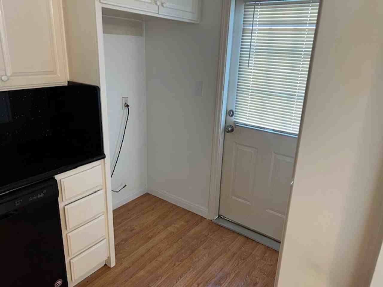 3704 Laverne Ave - Photo 6 of 24
