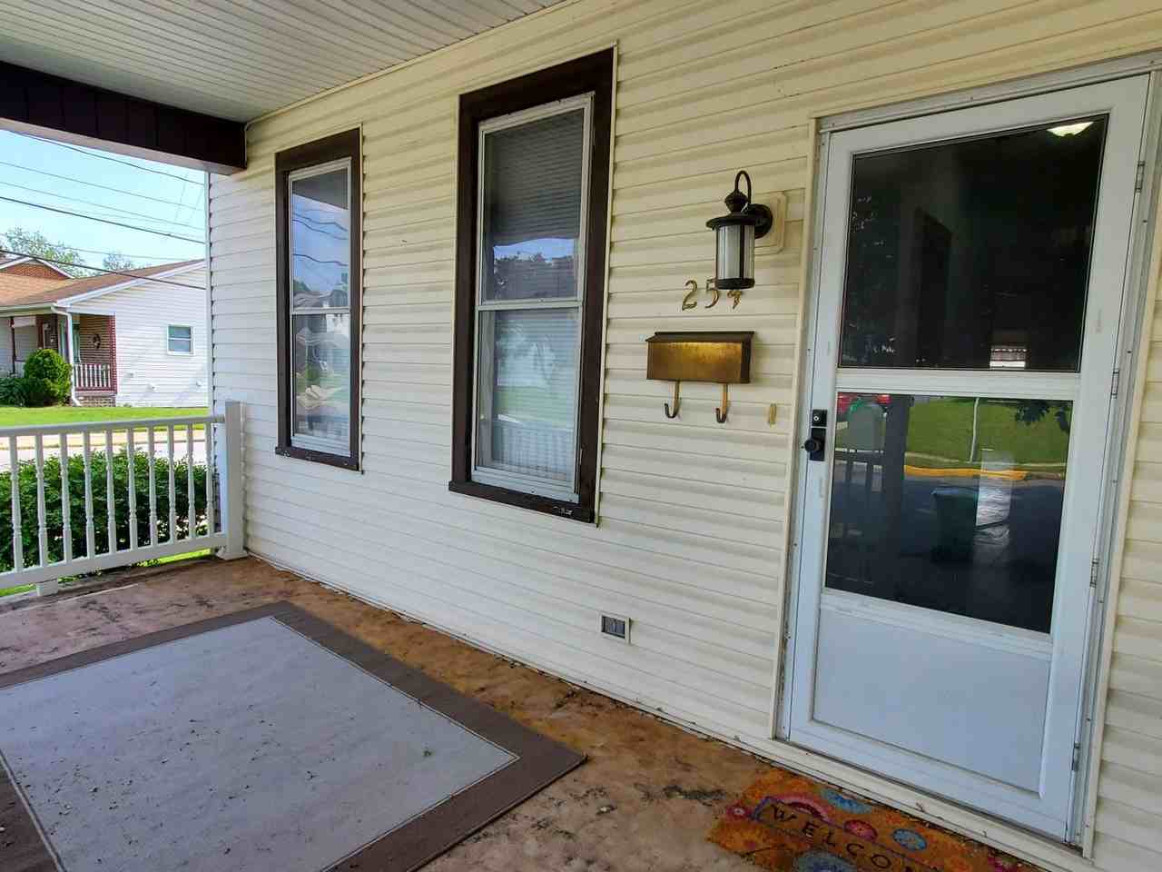 254 Franklin St - Photo 3 of 26