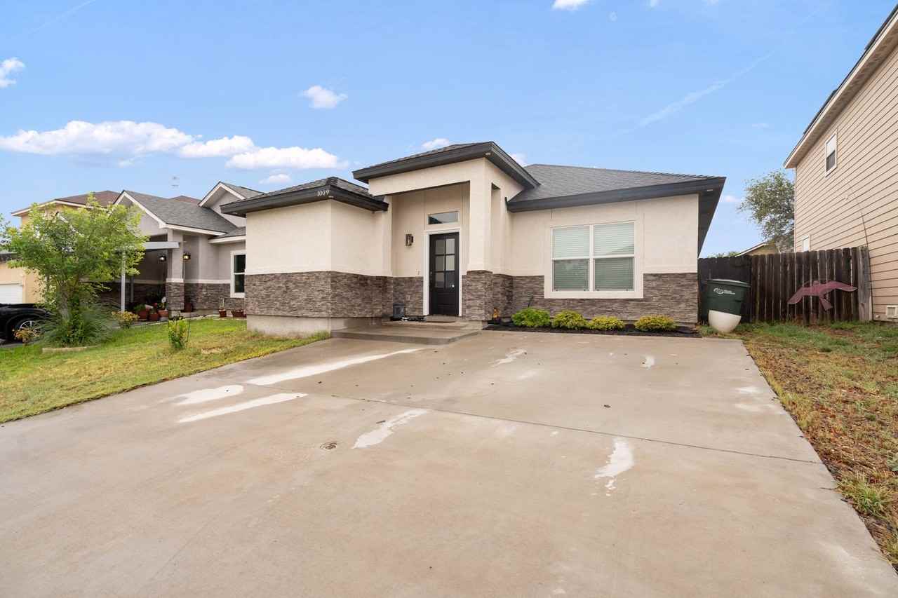 1009 Tesoro Hls - Photo 2 of 24