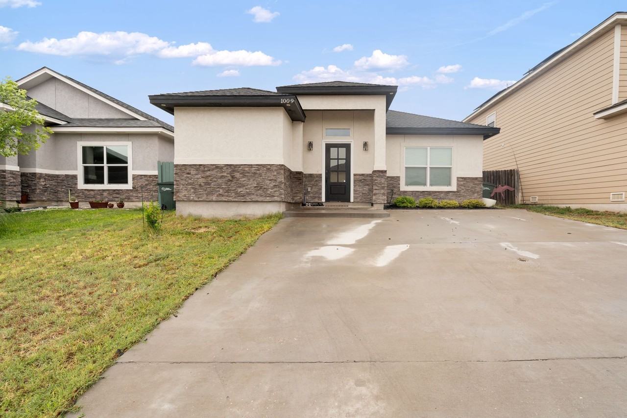 1009 Tesoro Hls - Photo 3 of 24