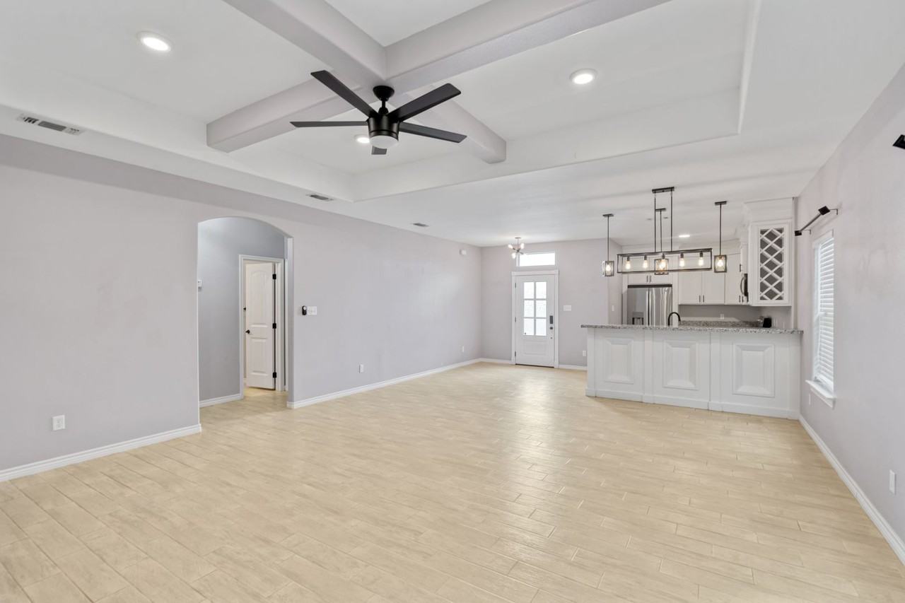 1009 Tesoro Hls - Photo 4 of 24