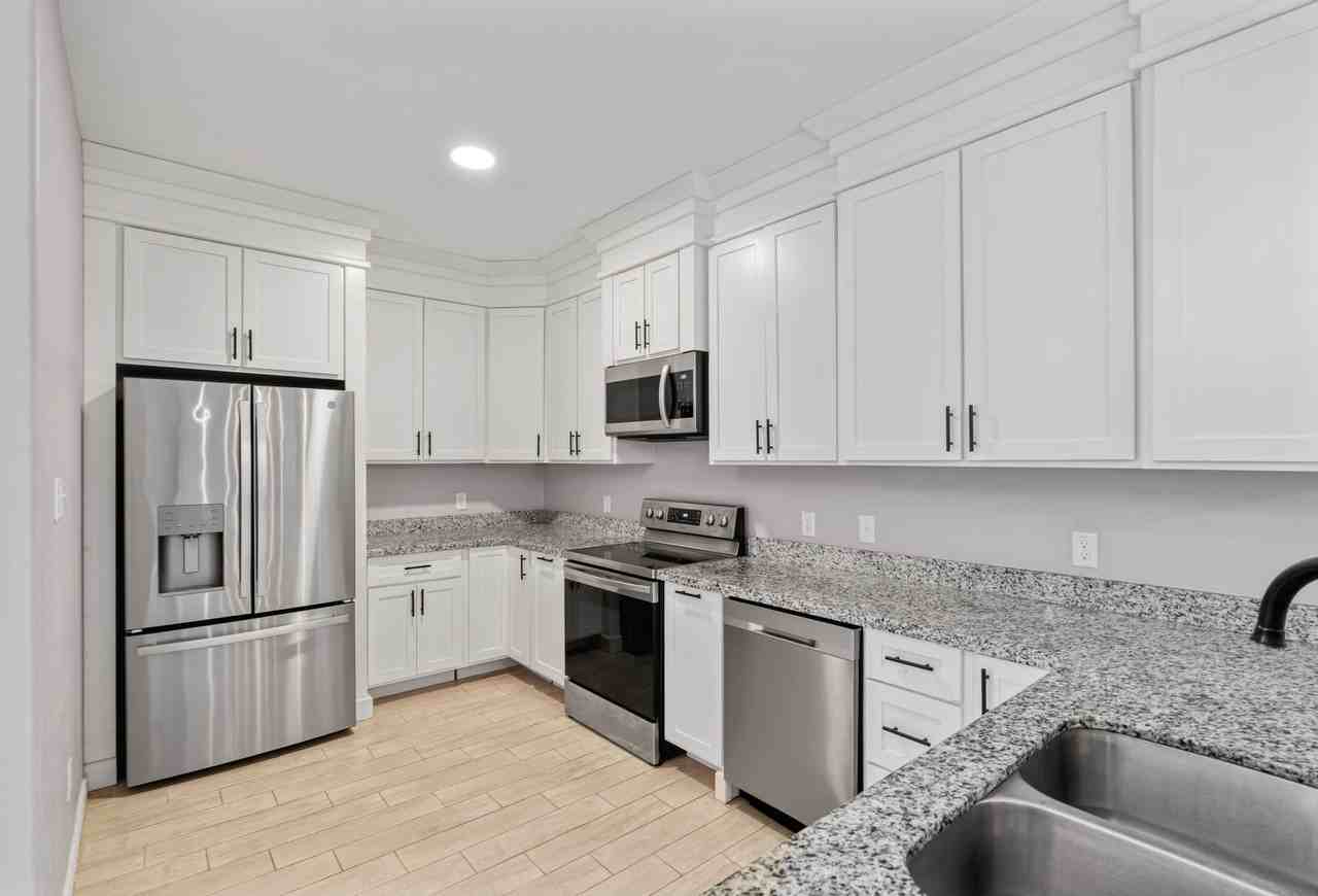 1009 Tesoro Hls - Photo 7 of 24