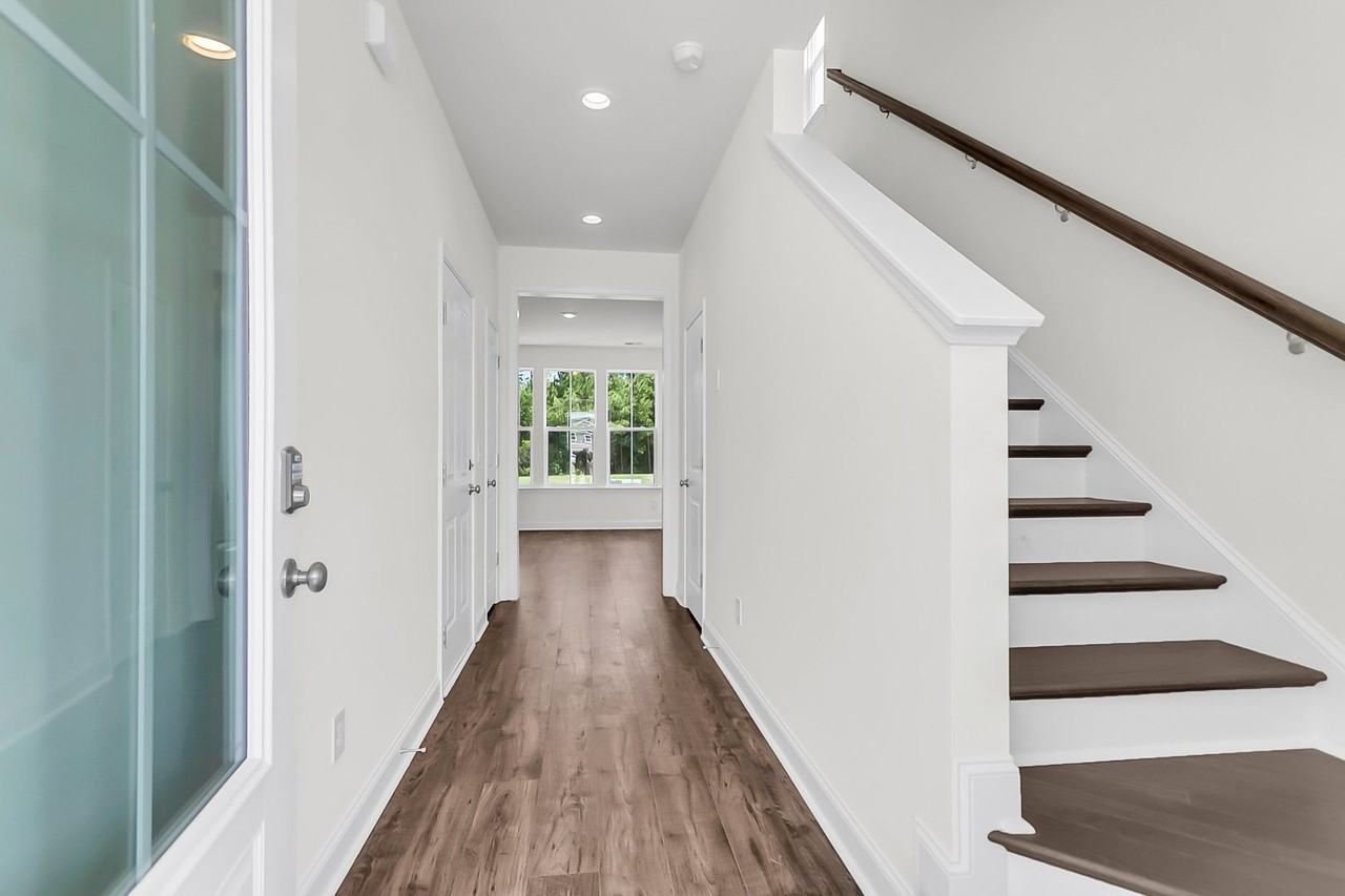 335 Chapman Cir - Photo 6 of 42