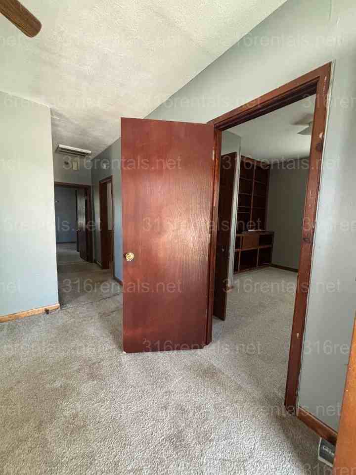 919 W Carr Ave - Photo 3 of 10