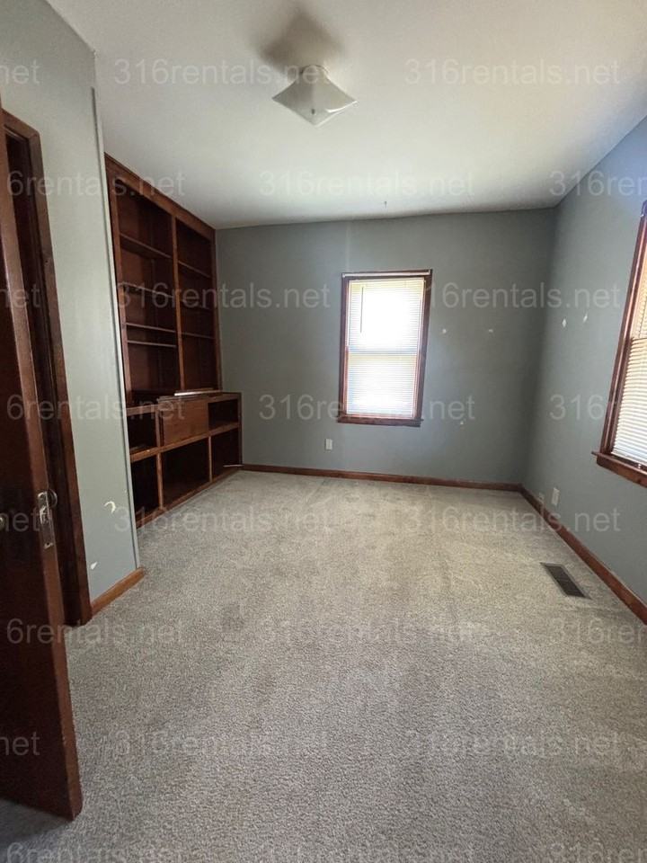 919 W Carr Ave - Photo 4 of 10