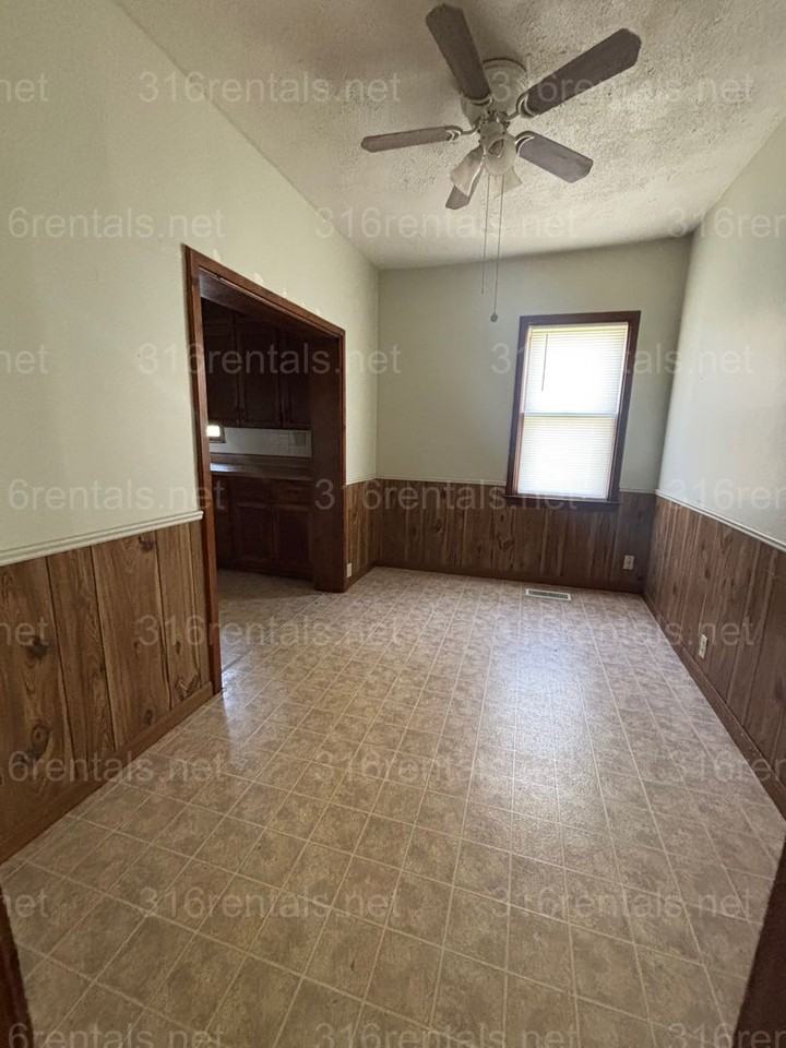 919 W Carr Ave - Photo 5 of 10
