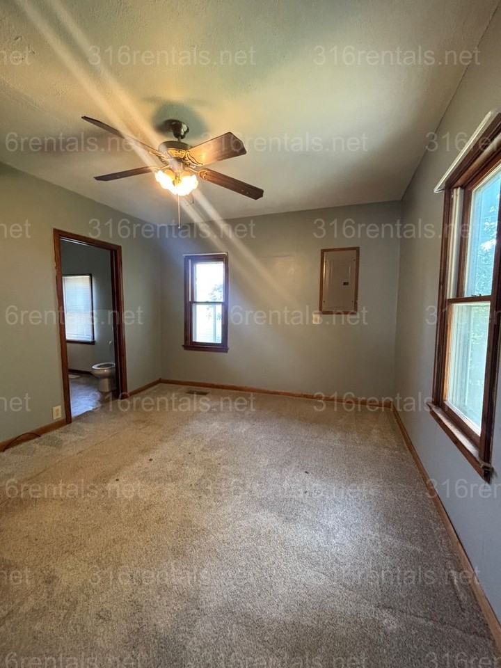 919 W Carr Ave - Photo 7 of 10