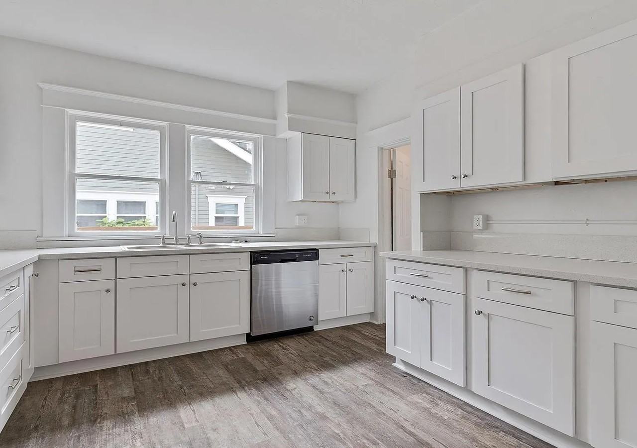 812 Sw 11th St #3 - Photo 2 of 15