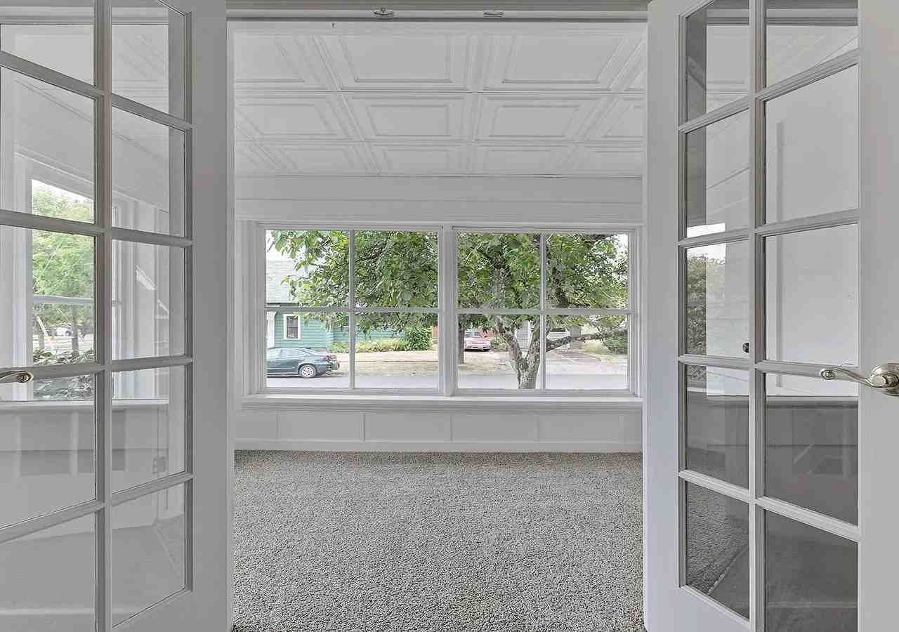 812 Sw 11th St #3 - Photo 3 of 15