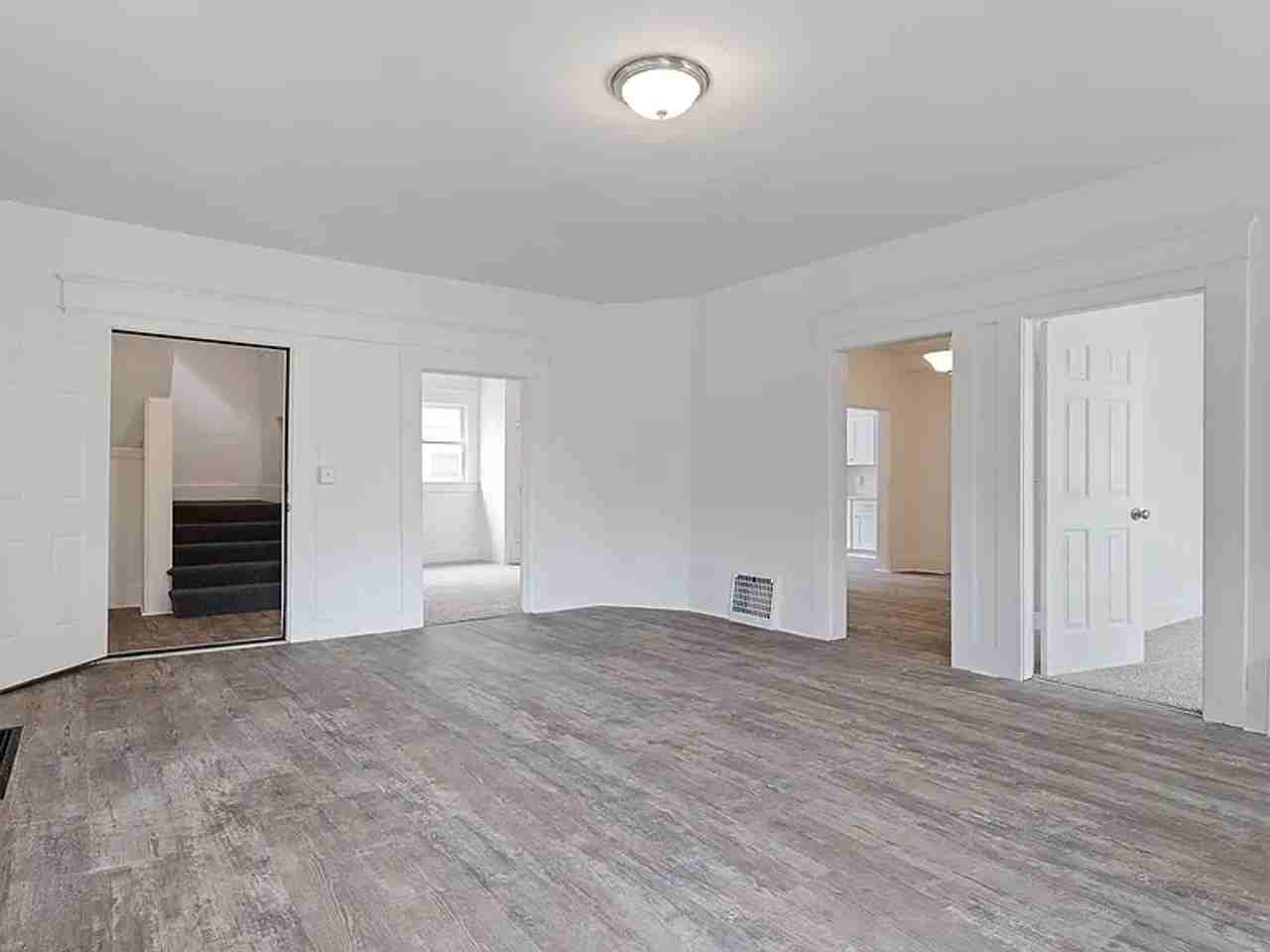 812 Sw 11th St #3 - Photo 4 of 15