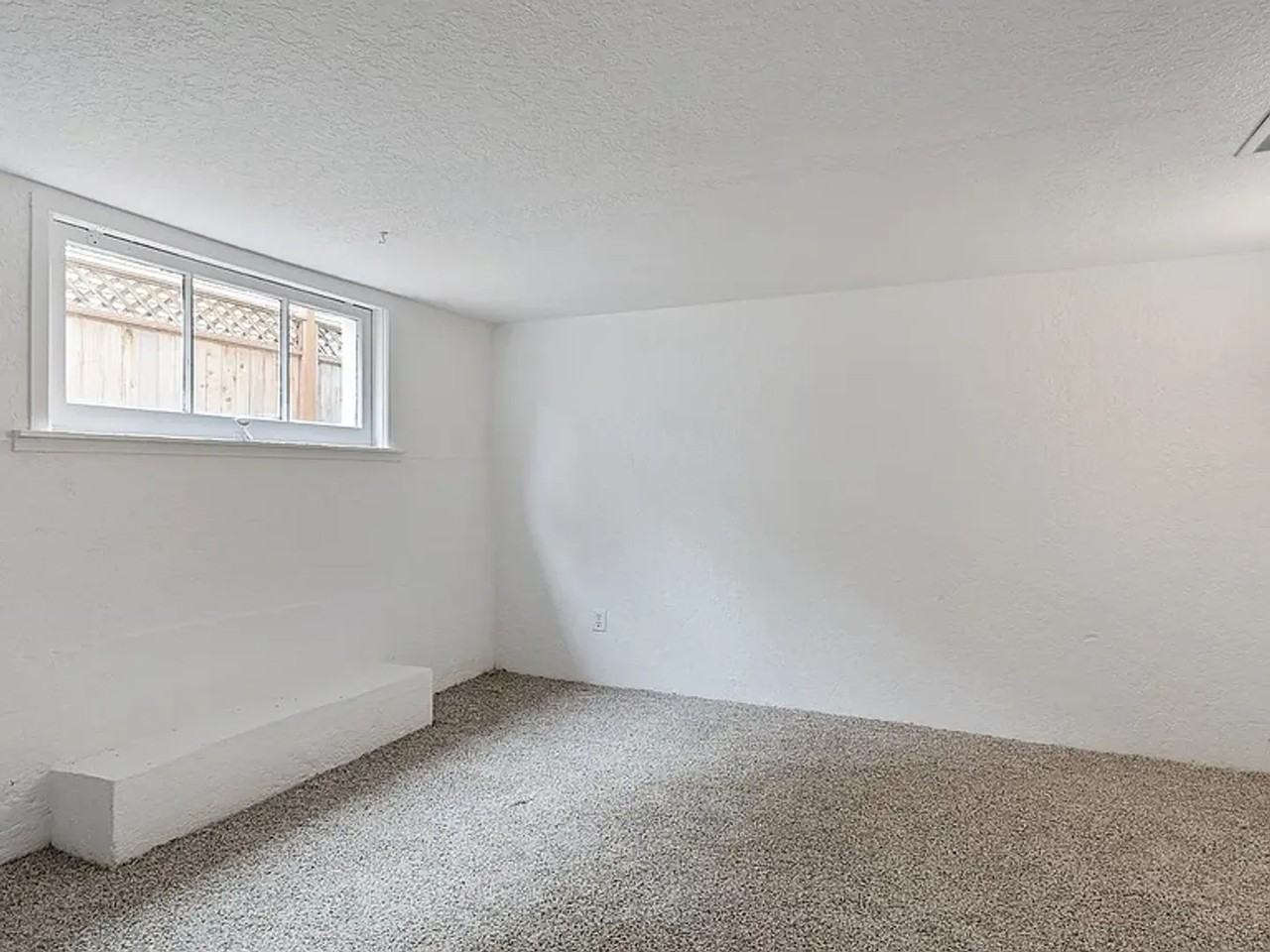 812 Sw 11th St #3 - Photo 5 of 15