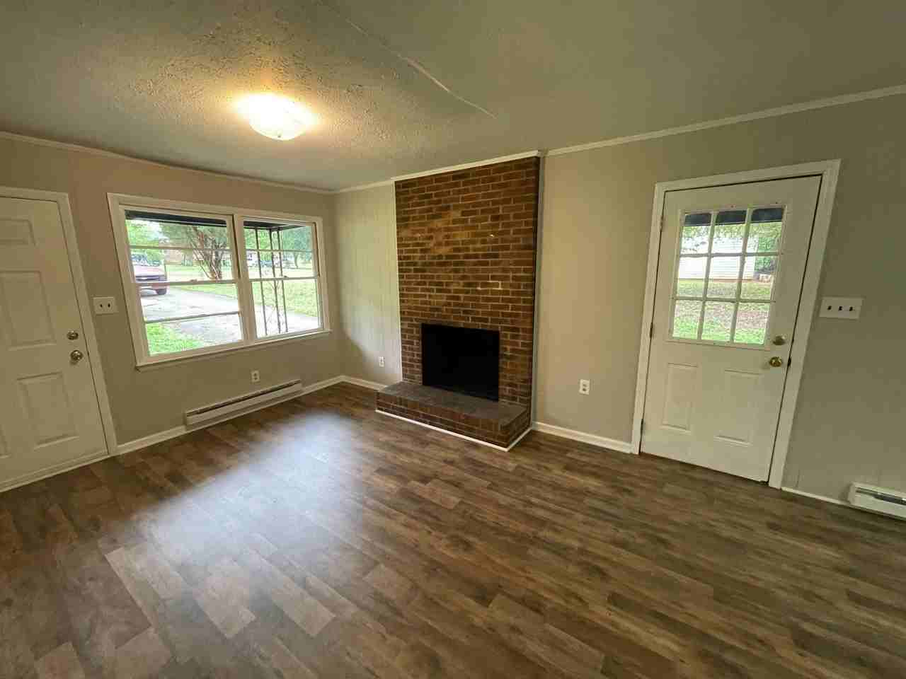 6008 Leo Dr - Photo 3 of 11