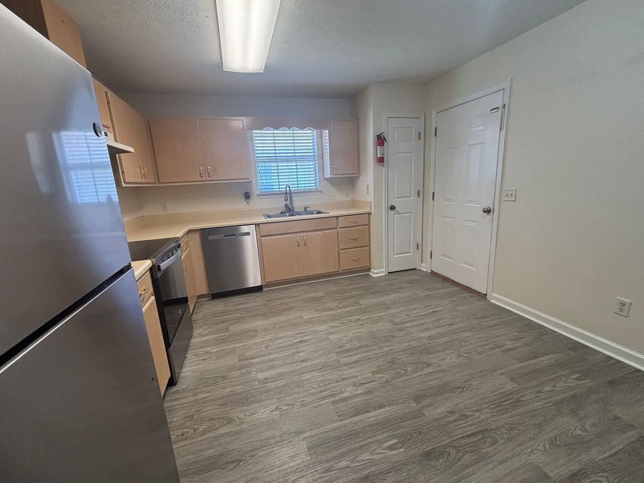 509 Phillips Ct - Photo 4 of 18